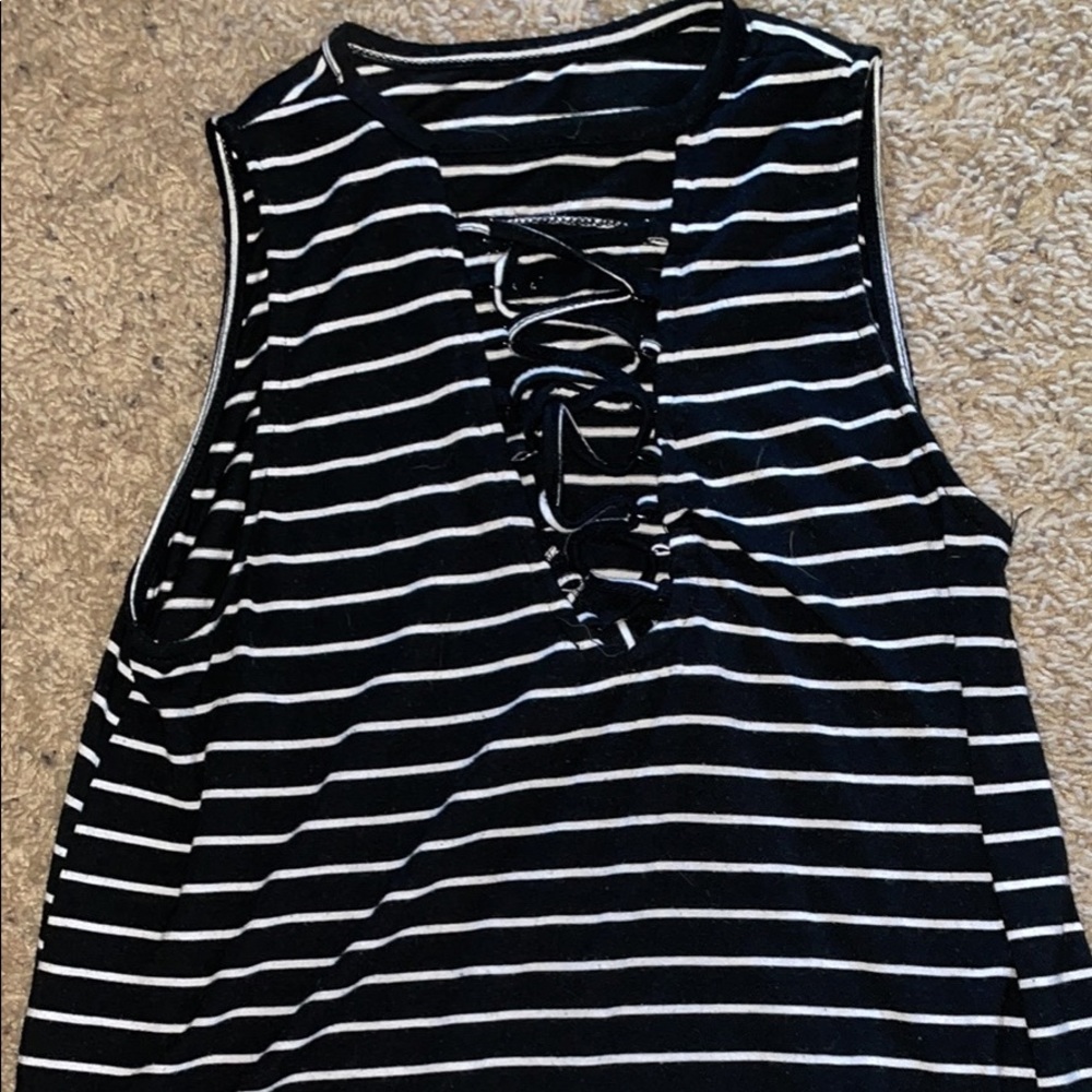 Black and white sleeveless shirt. Open cleavage